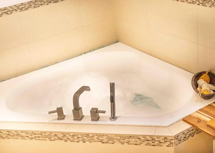 2level Duplex With Jaccuzi-gem In 4bd&3ba *